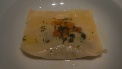 Ravioli gefüllt mit Pilzen in Thymian-Aprikosenbutter