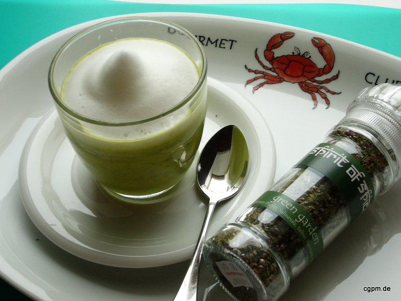  Süppchen von grünem Salat